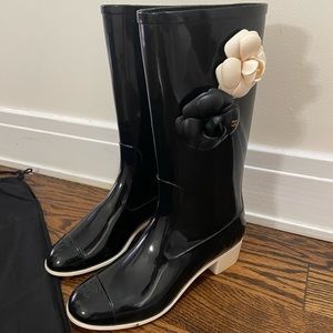 CHANEL Rain Boots with Flowers and Heel 37